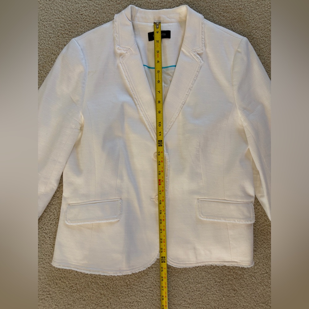 Talbots Classic White Blazer with fringe trim, size 16 - Picture 5 of 8